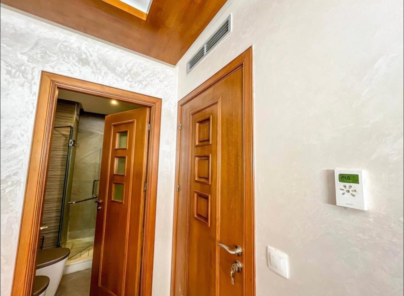 Luxurious With Views Apartment