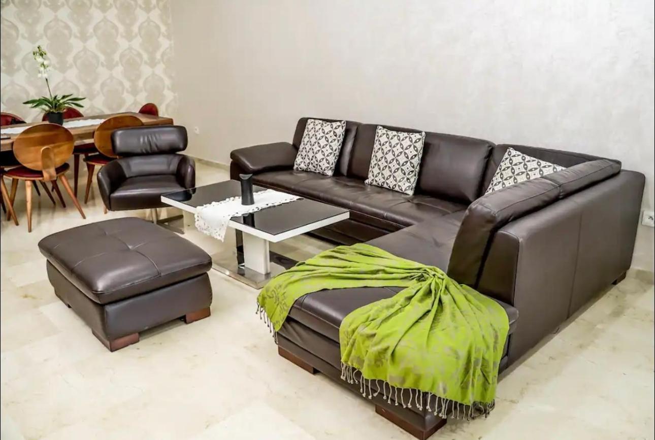 Luxurious With Views Apartment *